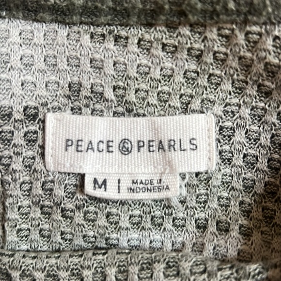 💕Cute Camo Top💕 - Picture 3 of 4